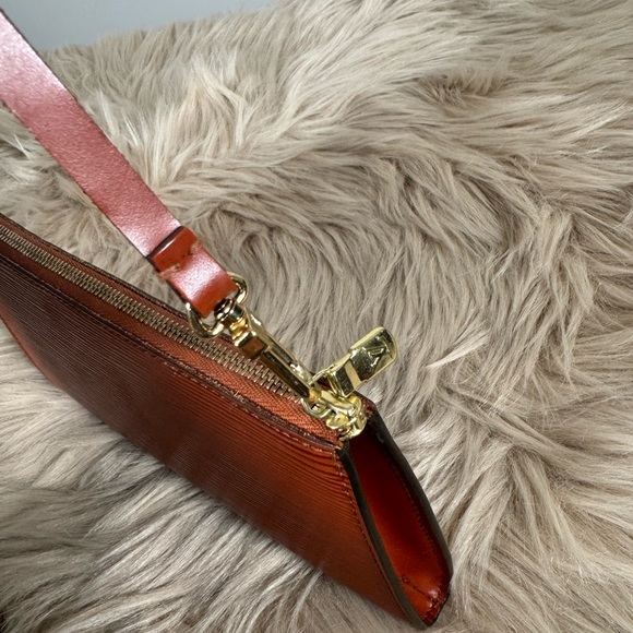 Louis Vuitton Epi Pochette - Picture 7 of 10